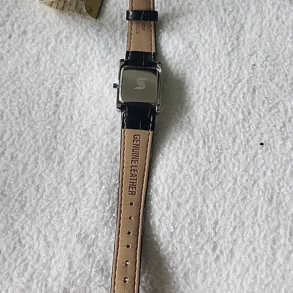 Time America Tank Style Watch - Picture 3 of 5